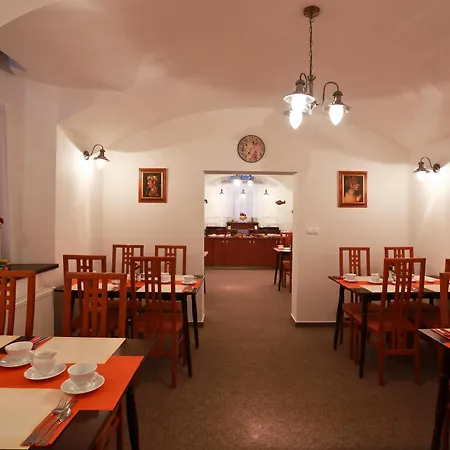 Svaty Jan 3* براغ